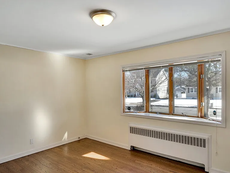 455 Berkshire Rd — Photo 3