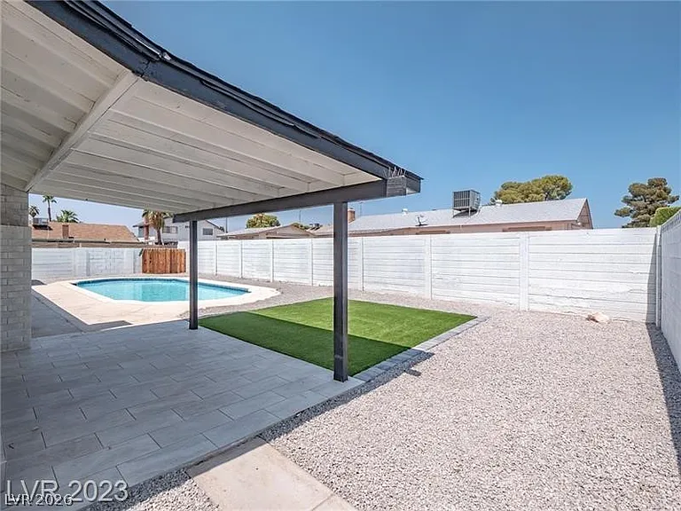 6488 Creston Ave — Photo 32