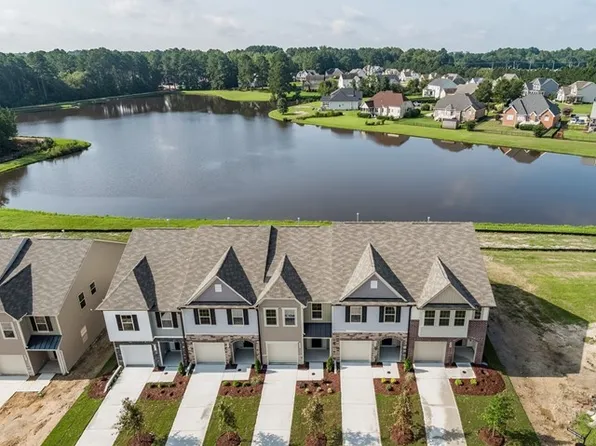 1208 Quillsedge Ct, Zebulon, NC 27597