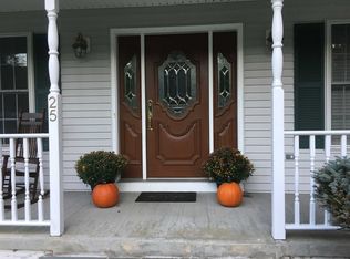 25 Carrington Dr, Fishkill, NY 12524