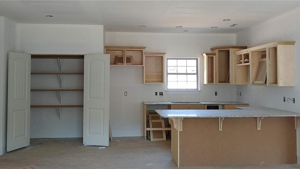 2nd image of 342 W Kinniburgh Dr