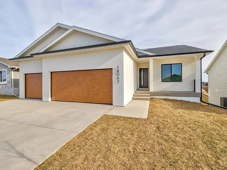 18062 Alpine Dr — Photo 1