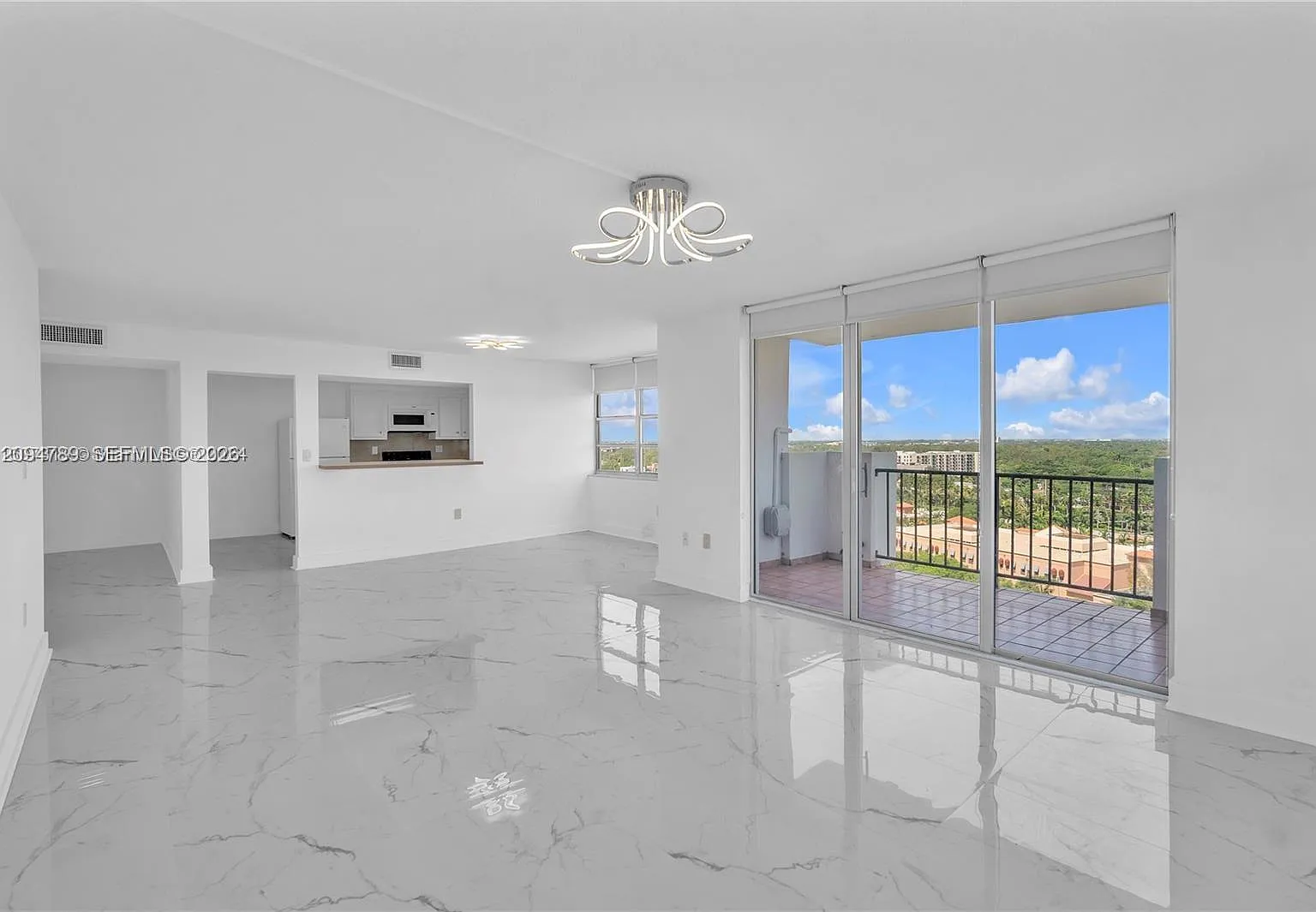 Commodore Plaza Condo — Photo 3