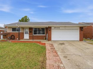 29134 Palomino Dr, Warren, MI 48093