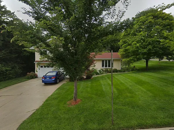 1100 Pioneer Ln, Manhattan, KS 66502