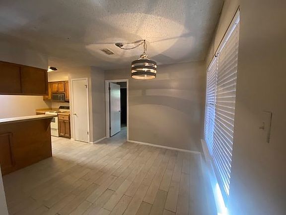 4th image of 113 Garden Crest Cir