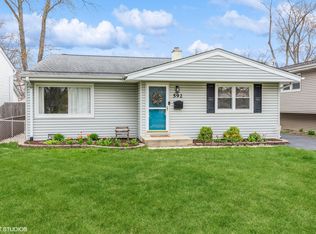 592 Lowden Ave, Glen Ellyn, IL 60137