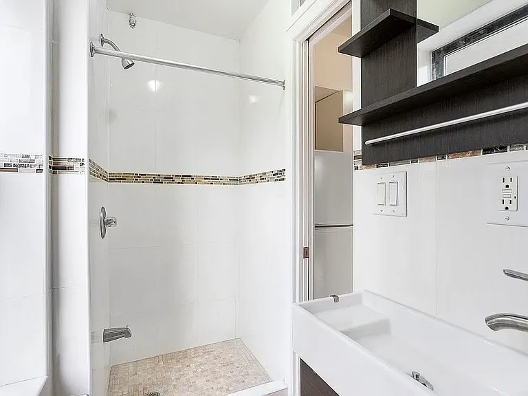 52 Henry St #5RE — Photo 3