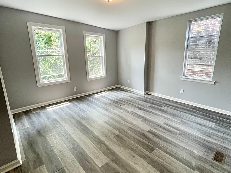 4930 Brown St — Photo 6