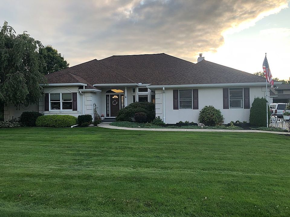 1st image of 205 Kennedy Dr