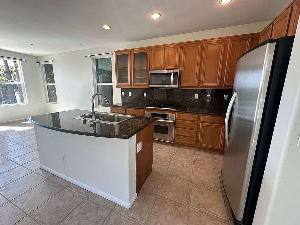 Chef's kitchen with central island