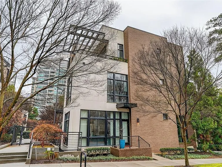 721 Longleaf Dr NE #1 — Photo 2