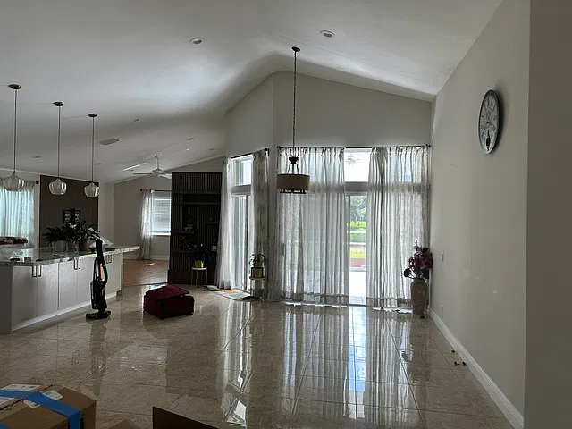 4 bed, 2.5 bath, 2656 sqft, $5,600 — Photo 2