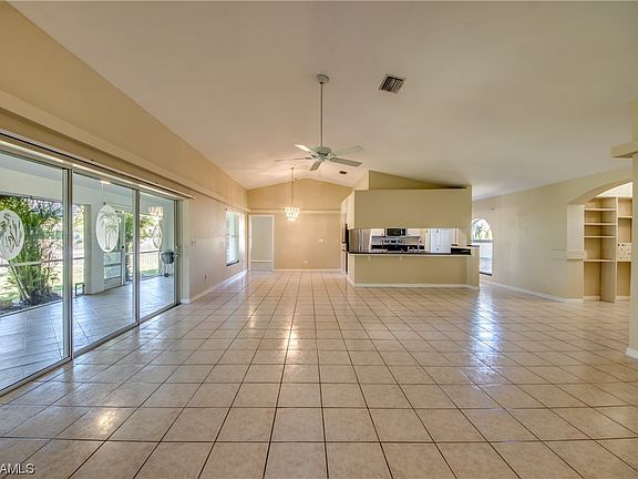 5th image of 4714 SW 20th Ave