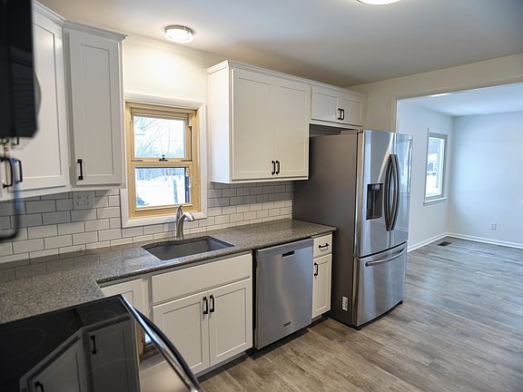 3rd image of 202 Hazelwood Dr