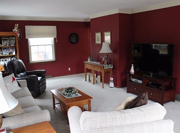 3rd image of 121 Fairborn Dr