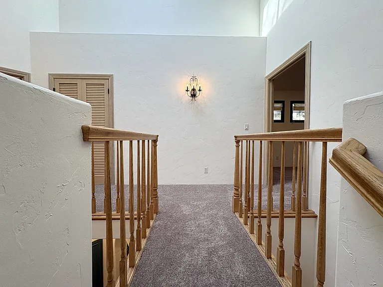 712 Elizabeth Ln — Photo 17
