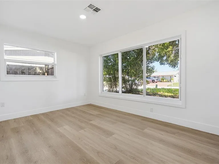 2317 Grove St — Photo 5