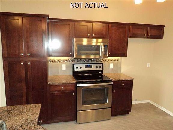 4th image of 7940 Hacienda Dr