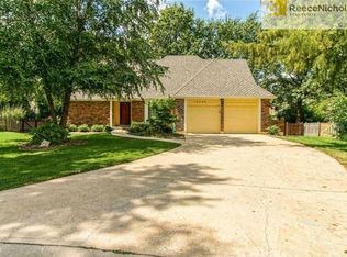 14746 S Murray Ln, Olathe, KS 66062