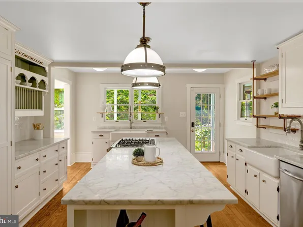 1012 Grant St, Herndon, VA 20170