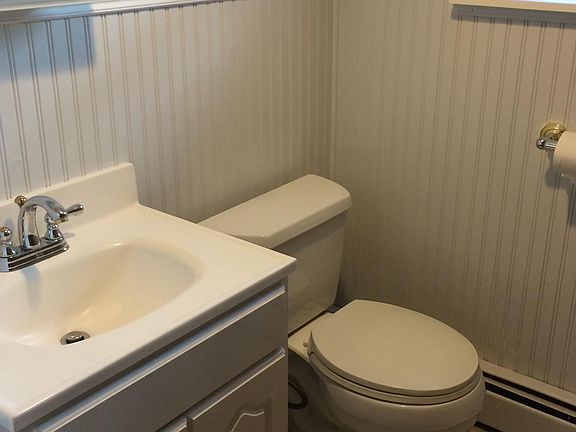 4th image of 283 Newport Ave APT 6