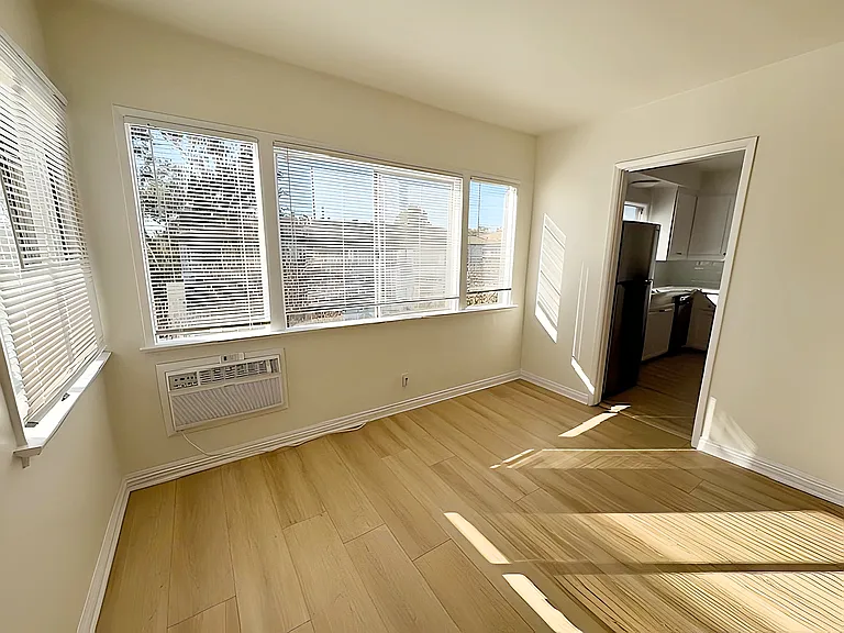 6406 Roble Ave #10 — Photo 3
