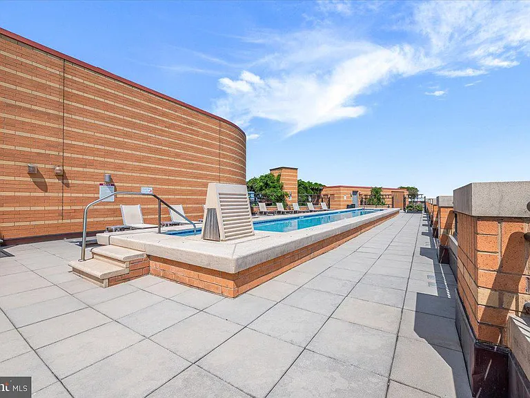 400 Massachusetts Ave NW #820 — Photo 34