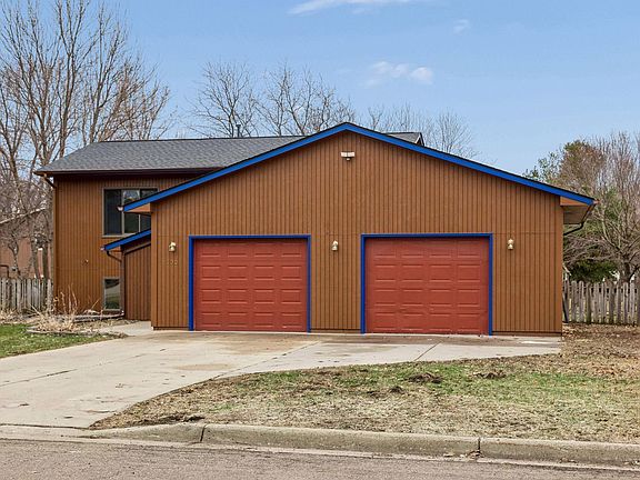 2nd image of 300 Aster Dr