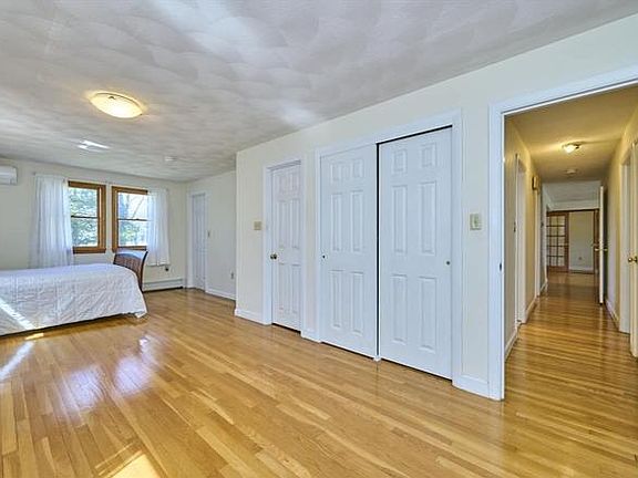 2nd image of 31 Lillian Rd