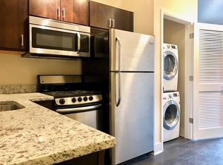 930 W Newport Ave, Chicago, IL 60657