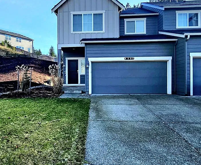 6492 Yorktown Pl NE — Photo 1