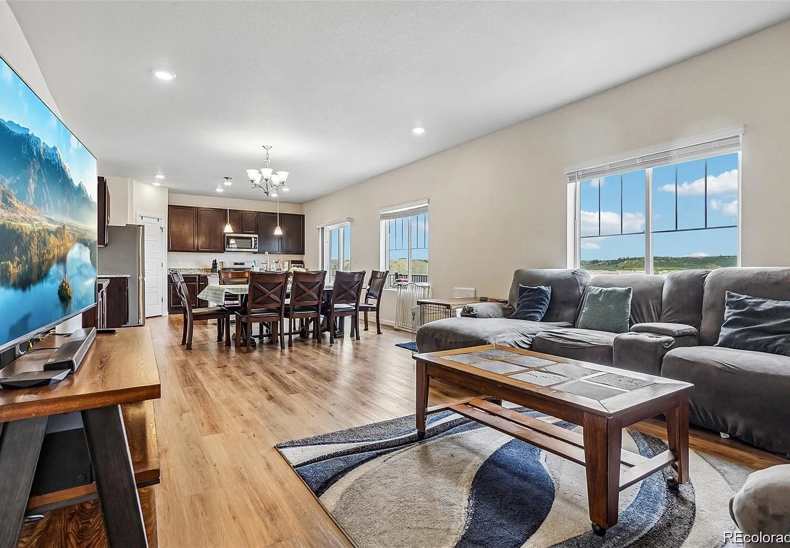 5 bed, 3.0 bath, 2457 sqft, $3,200 — Photo 3