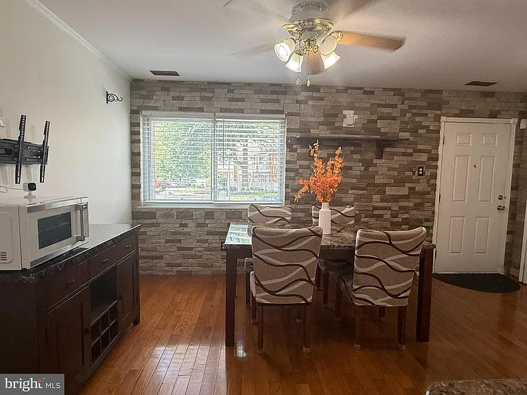 1080 Pendleton Ct — Photo 6