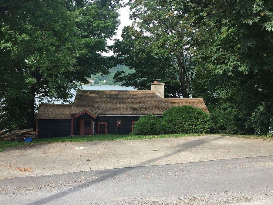 2nd image of 3267 Cemetery Rd