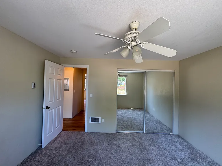 835 SW 10th St — Photo 17