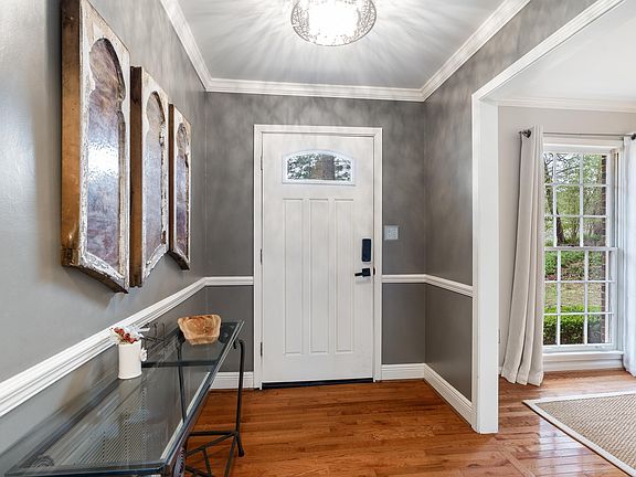 4th image of 5005 Mineola Ln