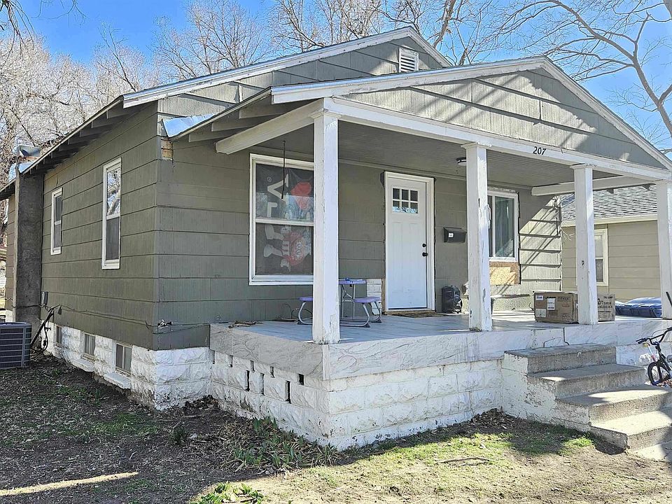1st image of 207 W 4th St