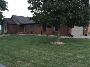 2 Merlin Ct, Breese, IL 62230