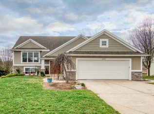 2854 Fox Hill Dr, Jenison, MI 49428