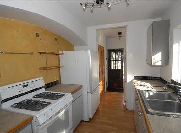4th image of 4588 Monroe Ave