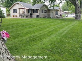 412 Maplewood Ave, Creve Coeur, IL 61610