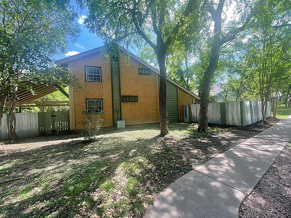 3rd image of 1507 Bridgeway Dr #B