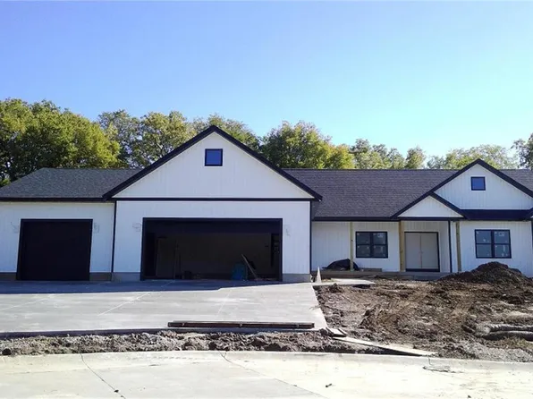 204 Linda Ln, Riverdale, IA 52722