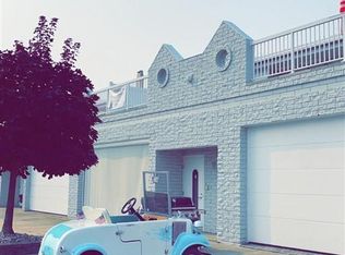 16 Evergreen Dr, Harrison Township, MI 48045