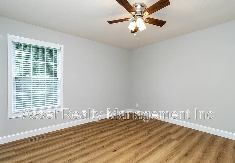 252-254 Highland Ave — Photo 9