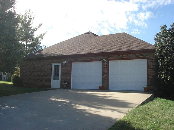 2nd image of 19 Simmons Ct