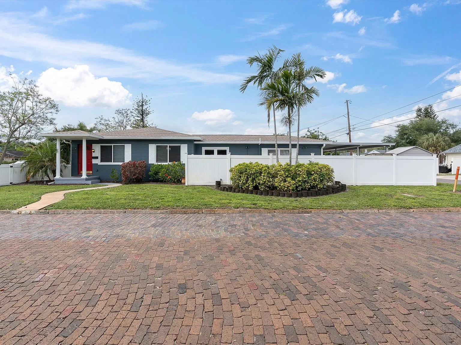 3 bed, 1620 sqft, $3,200 — Photo 1