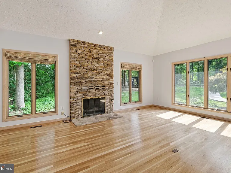 22 Poplar Point Rd — Photo 5