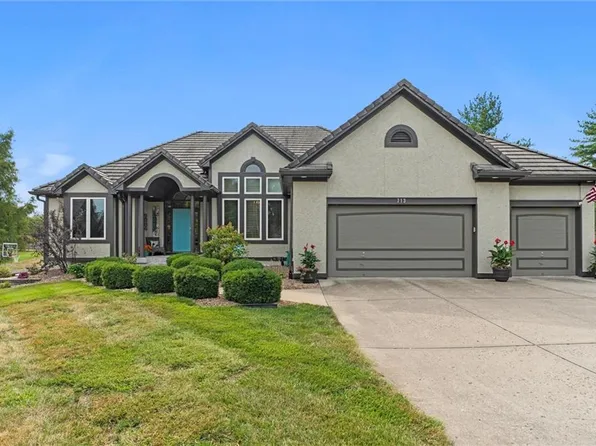 713 Ashmont Pl, Lees Summit, MO 64064